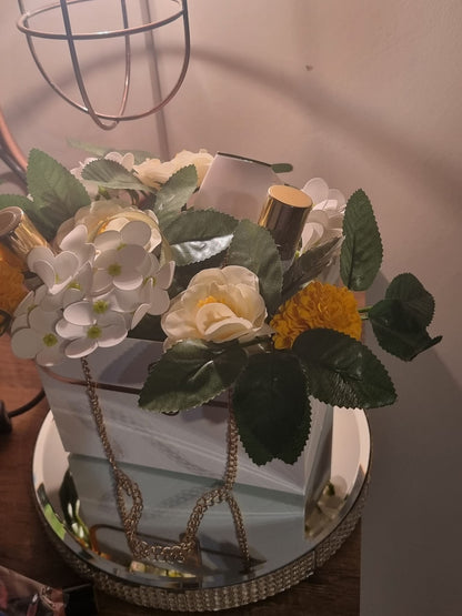 Daisy Daisy Handbag flowers with Full sized Daisy Inspired perfume