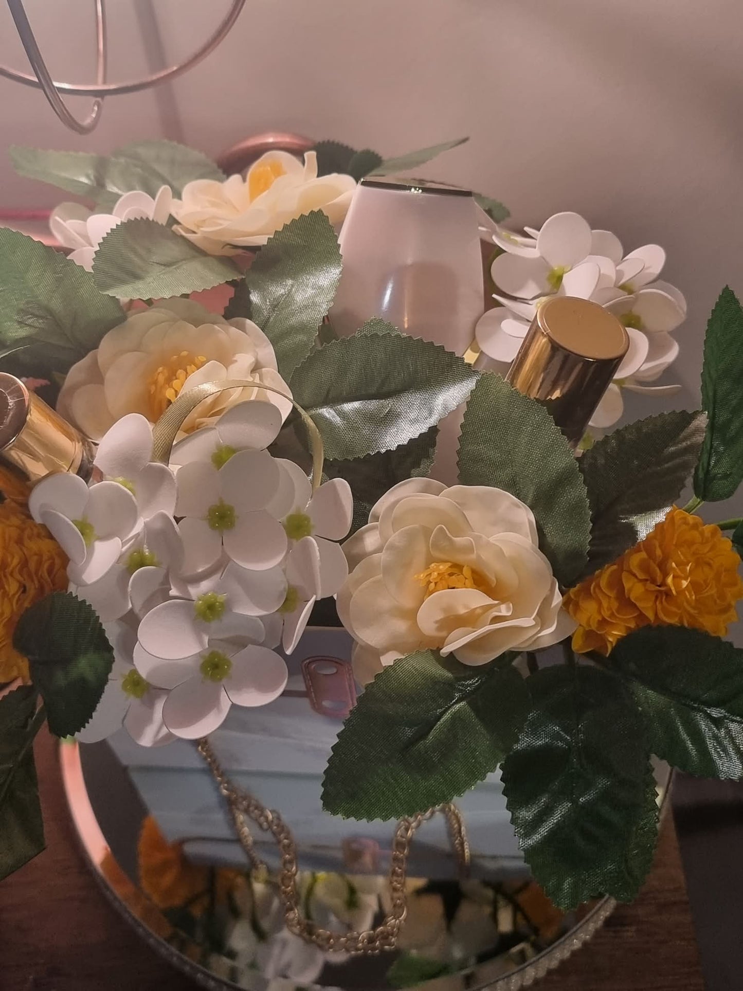 Daisy Daisy Handbag flowers with Full sized Daisy Inspired perfume